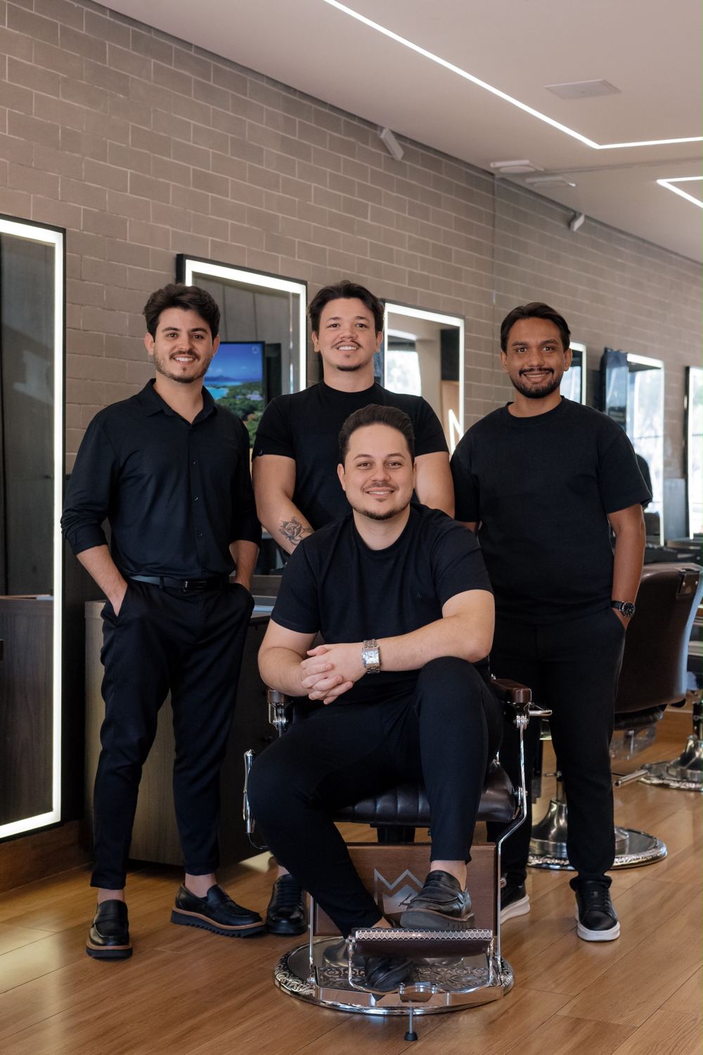 Equipe de barbeiros da unidade Jardim América